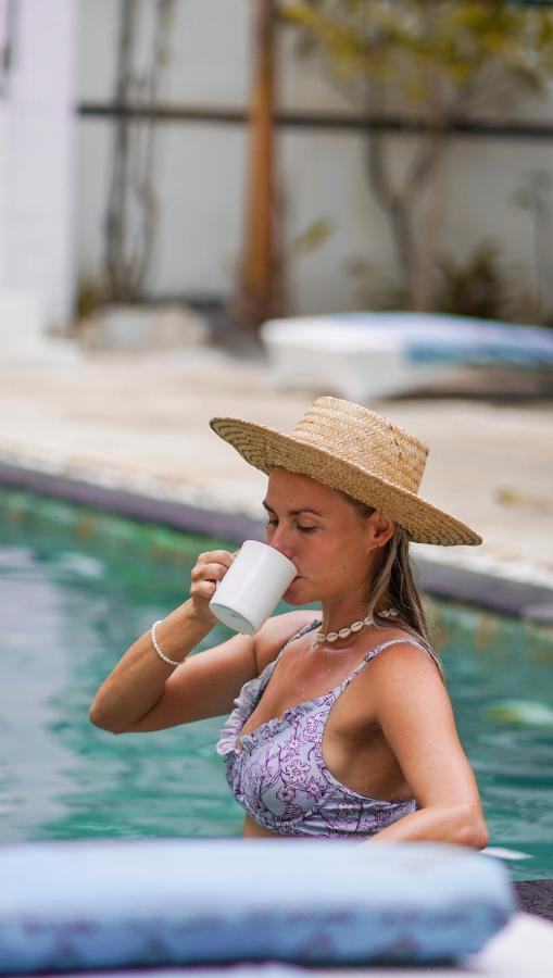 Villa Menorca ギリ・トラワンガン エクステリア 写真